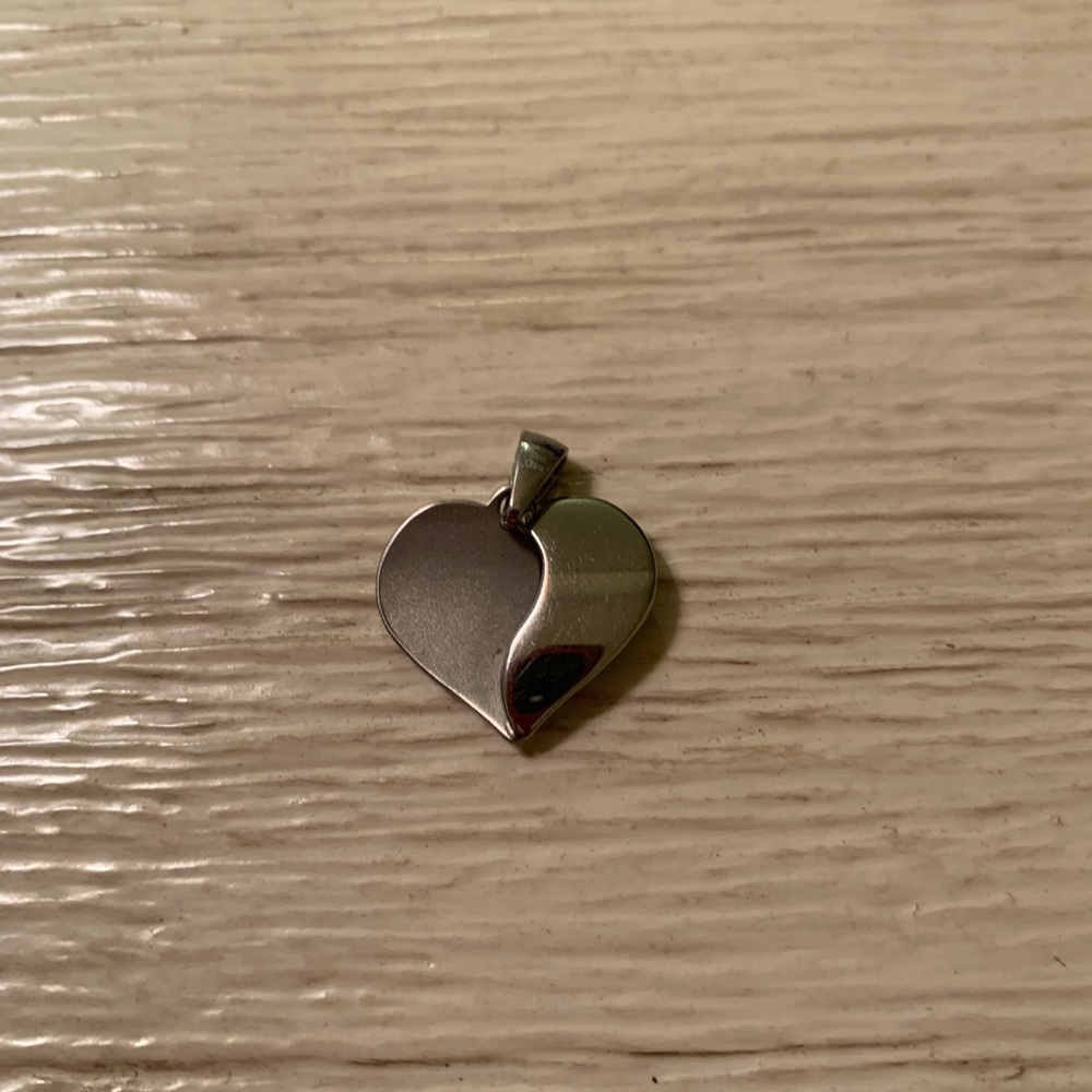 Pendent - Picture 2 of 3